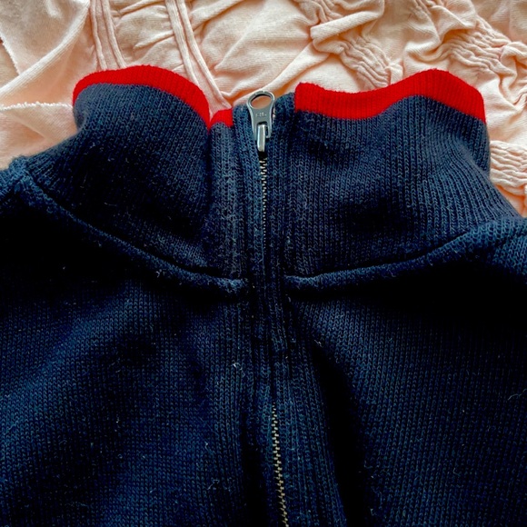 Polos - Picture 2 of 7